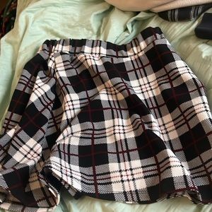 black checkered skirt size xs